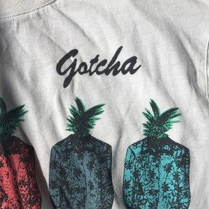 Gotcha cropped tee